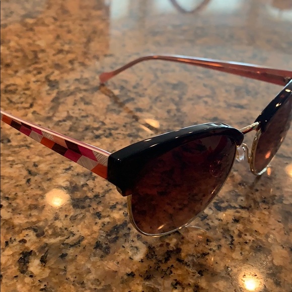 NEW POLARIZED VERA BRADLEY CAT EYE SUNGLASSES - Picture 2 of 3